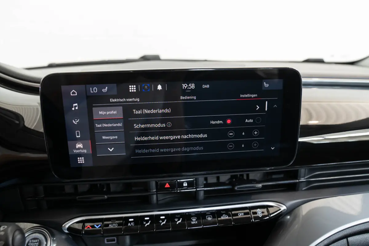 Urban 42 kWh l Apple Car Play l Android l Camera l Leder Multi Stuur l Cr Control l Climate Control l