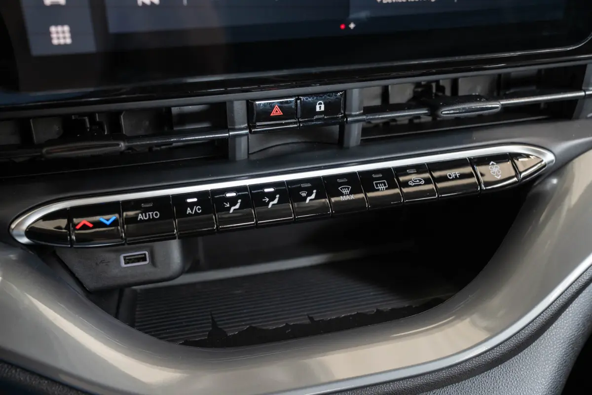 Urban 42 kWh l Apple Car Play l Android l Camera l Leder Multi Stuur l Cr Control l Climate Control l