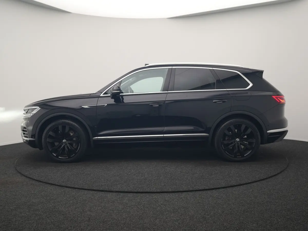 3.0 TSi eHybrid 4MOTION PHEV 381pk Dealer O.H | Luchtvering | Trekhaak Af Fabriek | Panodak | Adaptive Cruise | Matrix LED | Lederen Sportstoelen Memory & Verwarmd | Keyless | Apple Carplay 