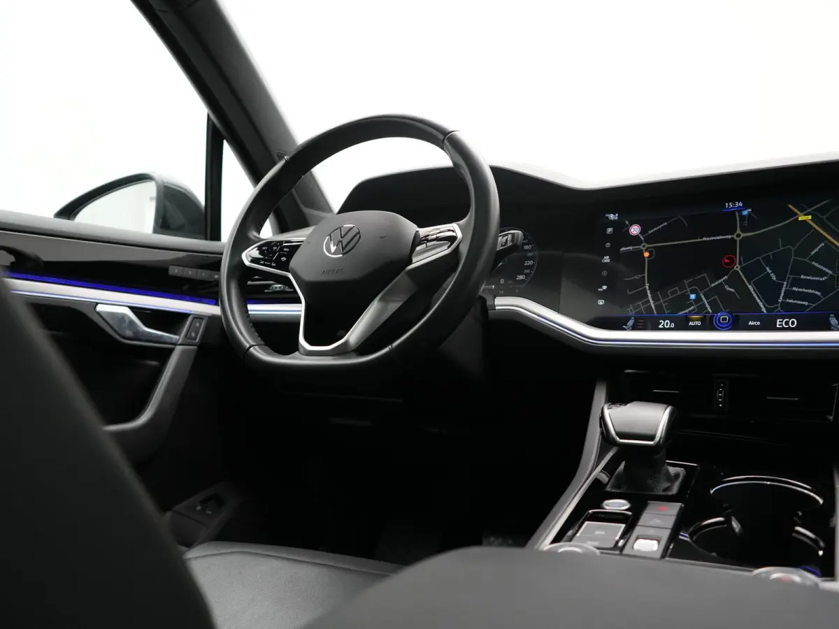 3.0 TSi eHybrid 4MOTION PHEV 381pk Dealer O.H | Luchtvering | Trekhaak Af Fabriek | Panodak | Adaptive Cruise | Matrix LED | Lederen Sportstoelen Memory & Verwarmd | Keyless | Apple Carplay 
