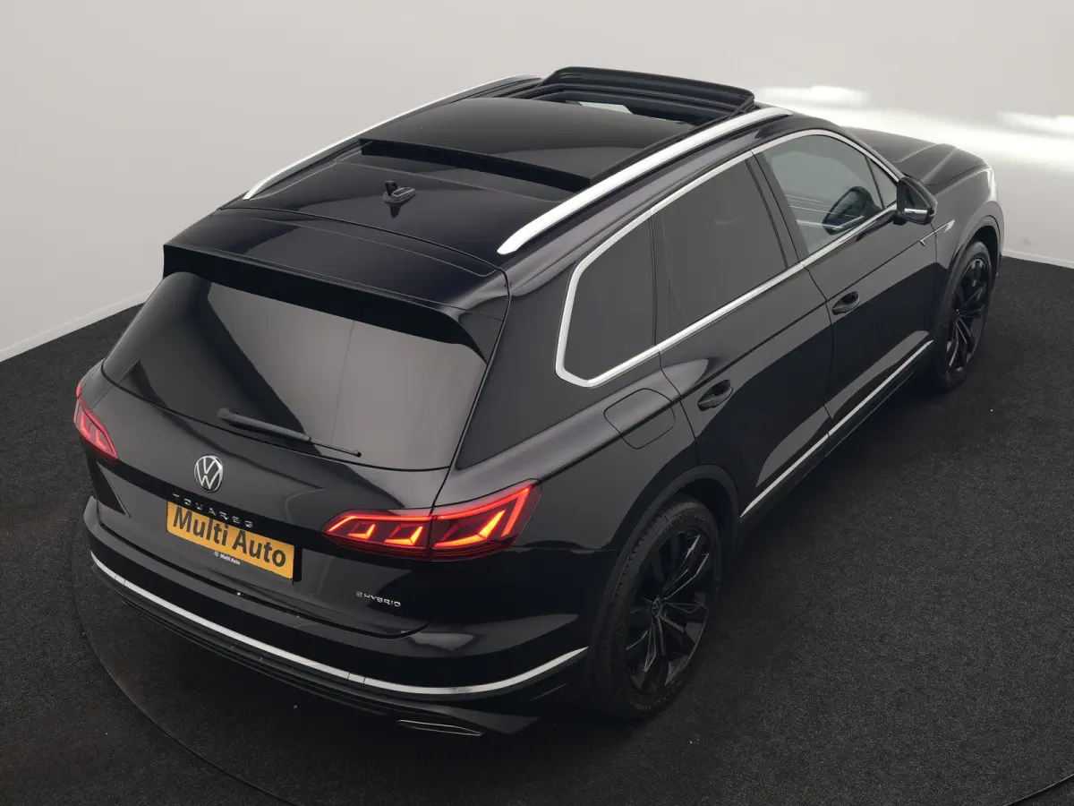 3.0 TSi eHybrid 4MOTION PHEV 381pk Dealer O.H | Luchtvering | Trekhaak Af Fabriek | Panodak | Adaptive Cruise | Matrix LED | Lederen Sportstoelen Memory & Verwarmd | Keyless | Apple Carplay 