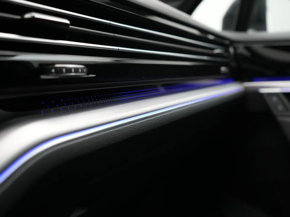 3.0 TSi eHybrid 4MOTION PHEV 381pk Dealer O.H | Luchtvering | Trekhaak Af Fabriek | Panodak | Adaptive Cruise | Matrix LED | Lederen Sportstoelen Memory & Verwarmd | Keyless | Apple Carplay 