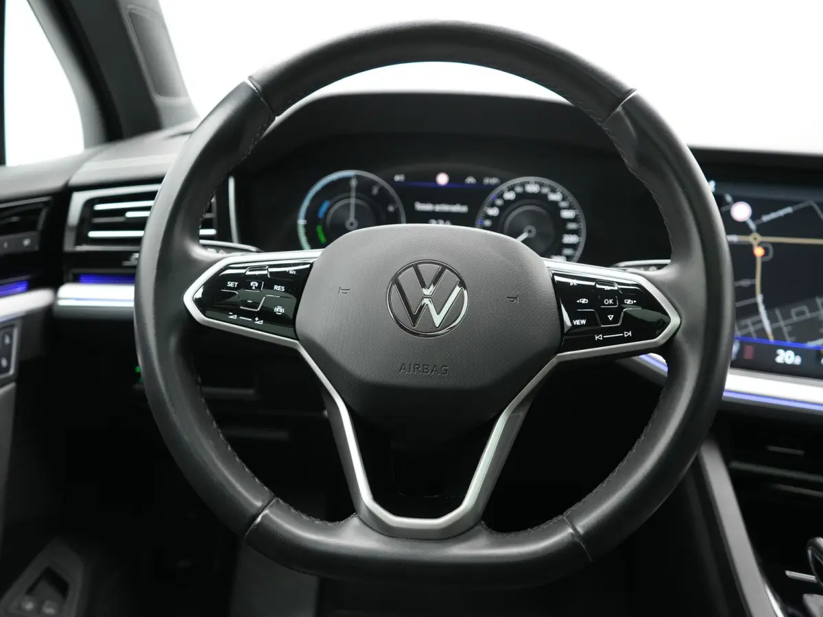 3.0 TSi eHybrid 4MOTION PHEV 381pk Dealer O.H | Luchtvering | Trekhaak Af Fabriek | Panodak | Adaptive Cruise | Matrix LED | Lederen Sportstoelen Memory & Verwarmd | Keyless | Apple Carplay 
