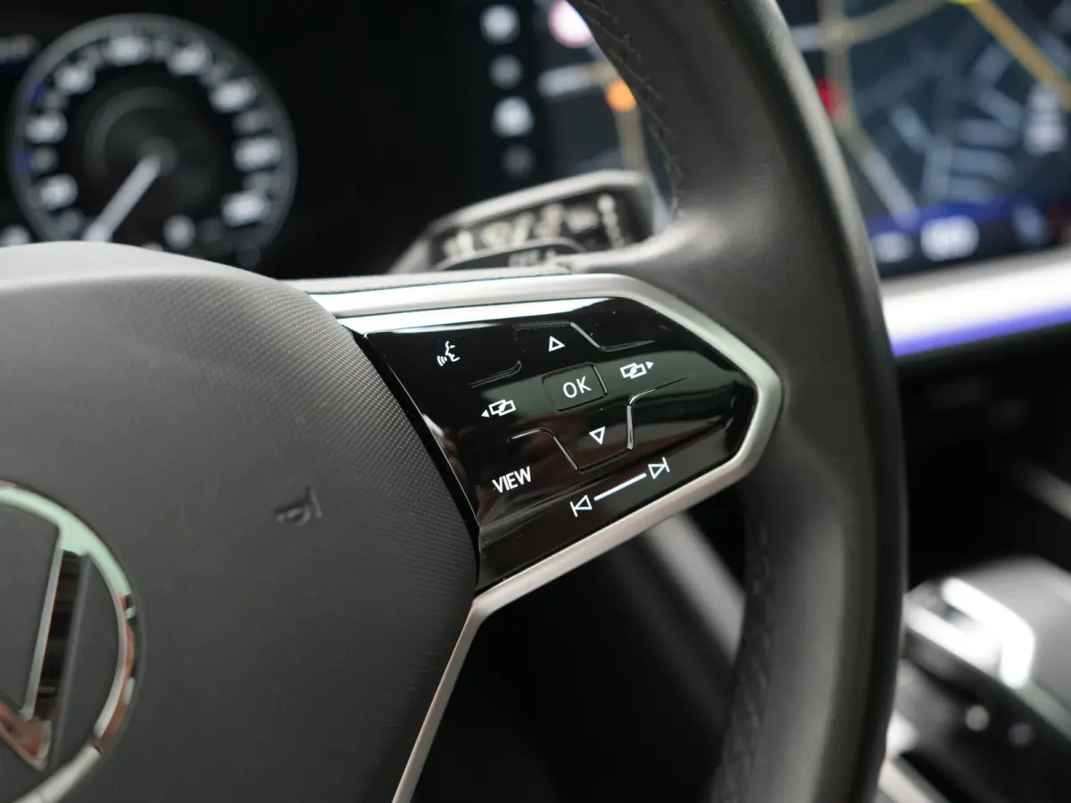 3.0 TSi eHybrid 4MOTION PHEV 381pk Dealer O.H | Luchtvering | Trekhaak Af Fabriek | Panodak | Adaptive Cruise | Matrix LED | Lederen Sportstoelen Memory & Verwarmd | Keyless | Apple Carplay 