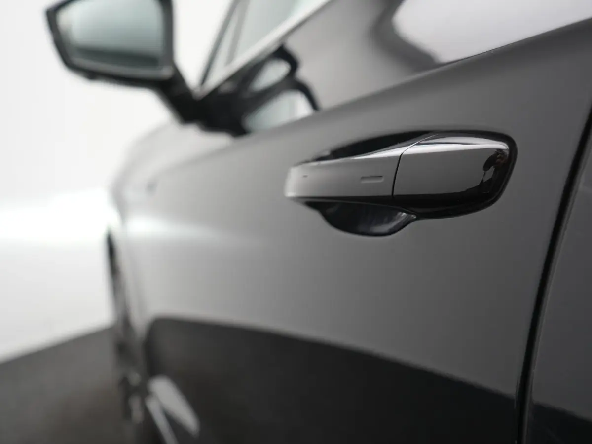 3.0 TSi eHybrid 4MOTION PHEV 381pk Dealer O.H | Luchtvering | Trekhaak Af Fabriek | Panodak | Adaptive Cruise | Matrix LED | Lederen Sportstoelen Memory & Verwarmd | Keyless | Apple Carplay 