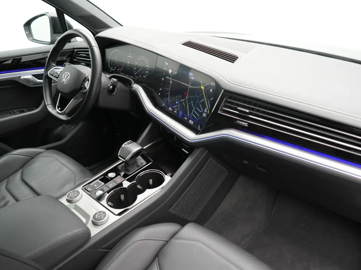3.0 TSi eHybrid 4MOTION PHEV 381pk Dealer O.H | Luchtvering | Trekhaak Af Fabriek | Panodak | Adaptive Cruise | Matrix LED | Lederen Sportstoelen Memory & Verwarmd | Keyless | Apple Carplay 