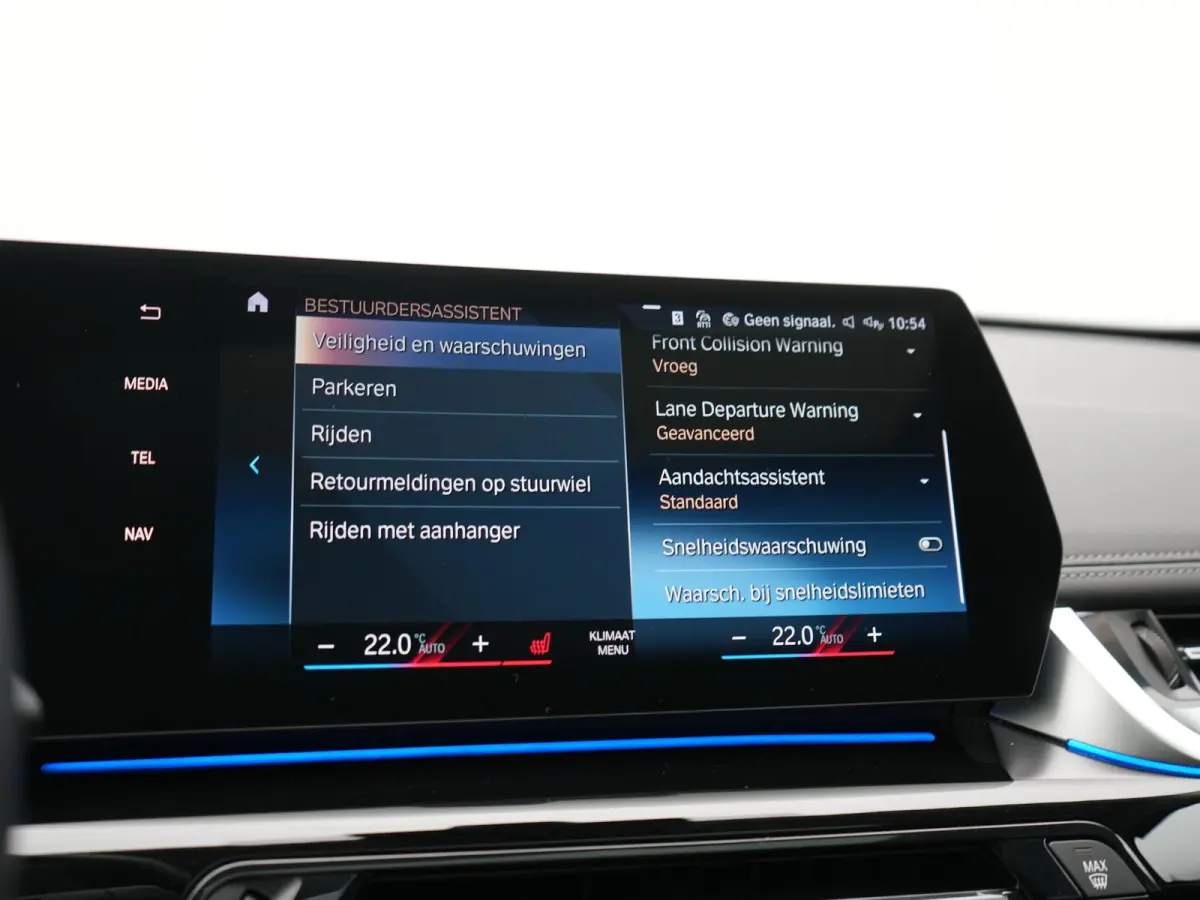 xDrive30e X Line PHEV 326pk Dealer O.H. | Trekhaak Af Fabriek | Panodak | Camera | Harman / Kardon | Lederen Voorstoelen Memory & Verwarmd | Sfeerverlichting | Apple Carplay | Navigatie | DA