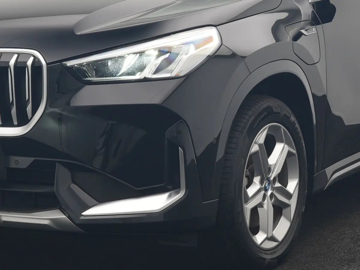 xDrive30e X Line PHEV 326pk Dealer O.H. | Trekhaak Af Fabriek | Panodak | Camera | Harman / Kardon | Lederen Voorstoelen Memory & Verwarmd | Sfeerverlichting | Apple Carplay | Navigatie | DA