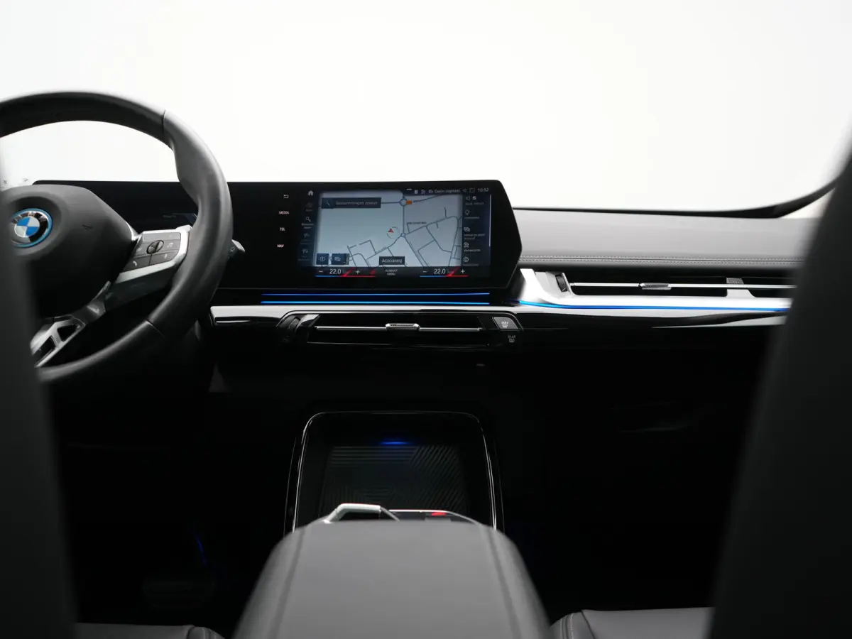 xDrive30e X Line PHEV 326pk Dealer O.H. | Trekhaak Af Fabriek | Panodak | Camera | Harman / Kardon | Lederen Voorstoelen Memory & Verwarmd | Sfeerverlichting | Apple Carplay | Navigatie | DA