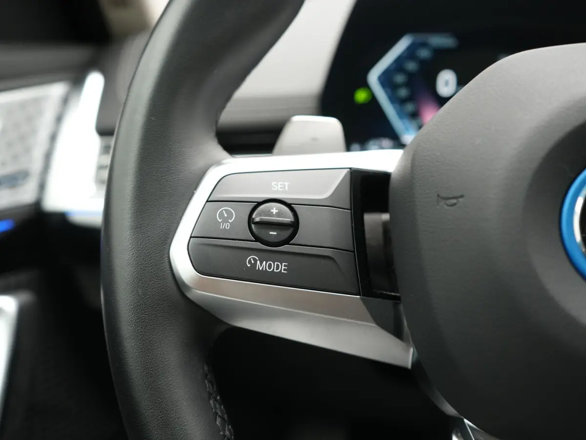 xDrive30e X Line PHEV 326pk Dealer O.H. | Trekhaak Af Fabriek | Panodak | Camera | Harman / Kardon | Lederen Voorstoelen Memory & Verwarmd | Sfeerverlichting | Apple Carplay | Navigatie | DA