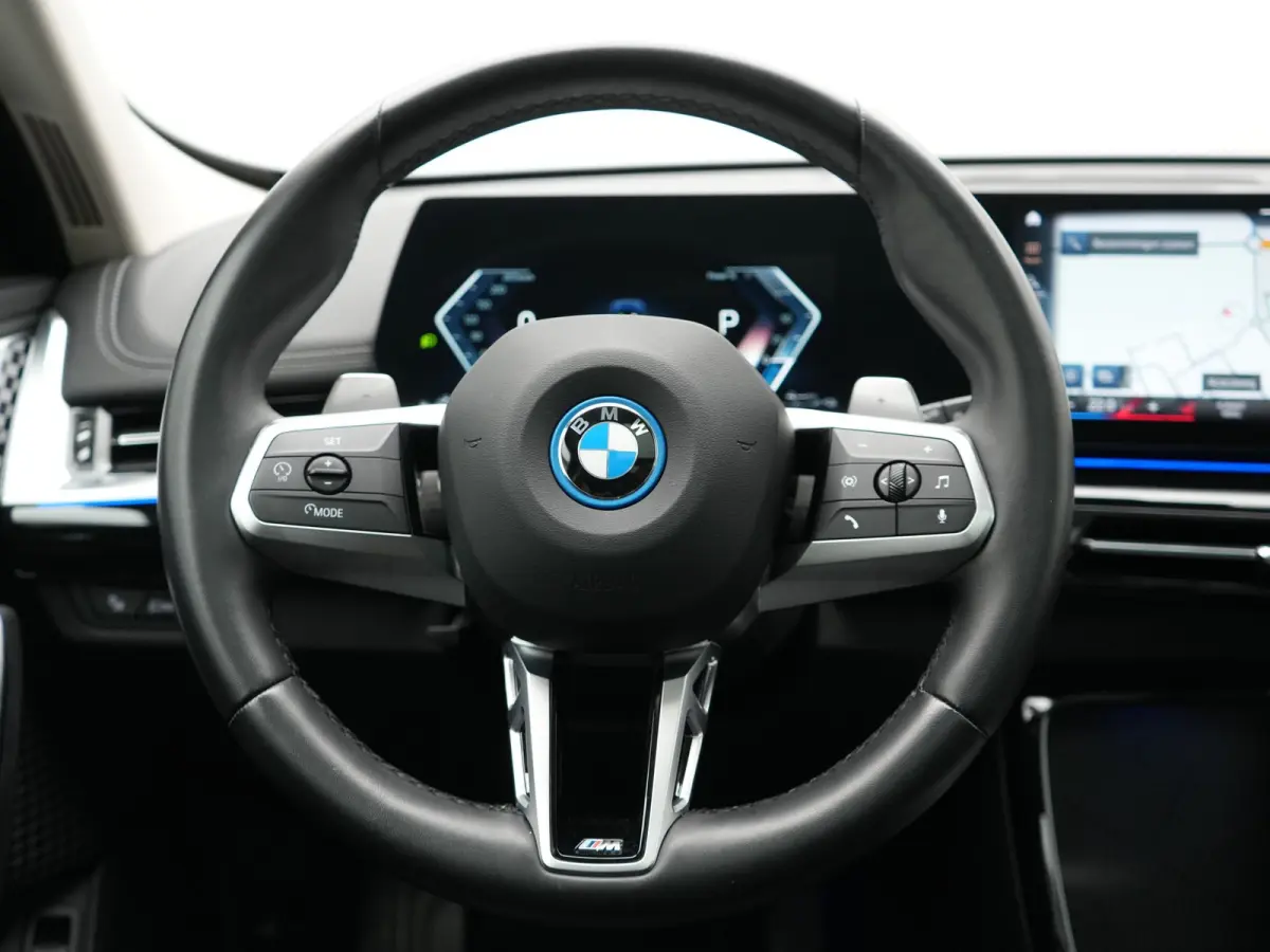 xDrive30e X Line PHEV 326pk Dealer O.H. | Trekhaak Af Fabriek | Panodak | Camera | Harman / Kardon | Lederen Voorstoelen Memory & Verwarmd | Sfeerverlichting | Apple Carplay | Navigatie | DA