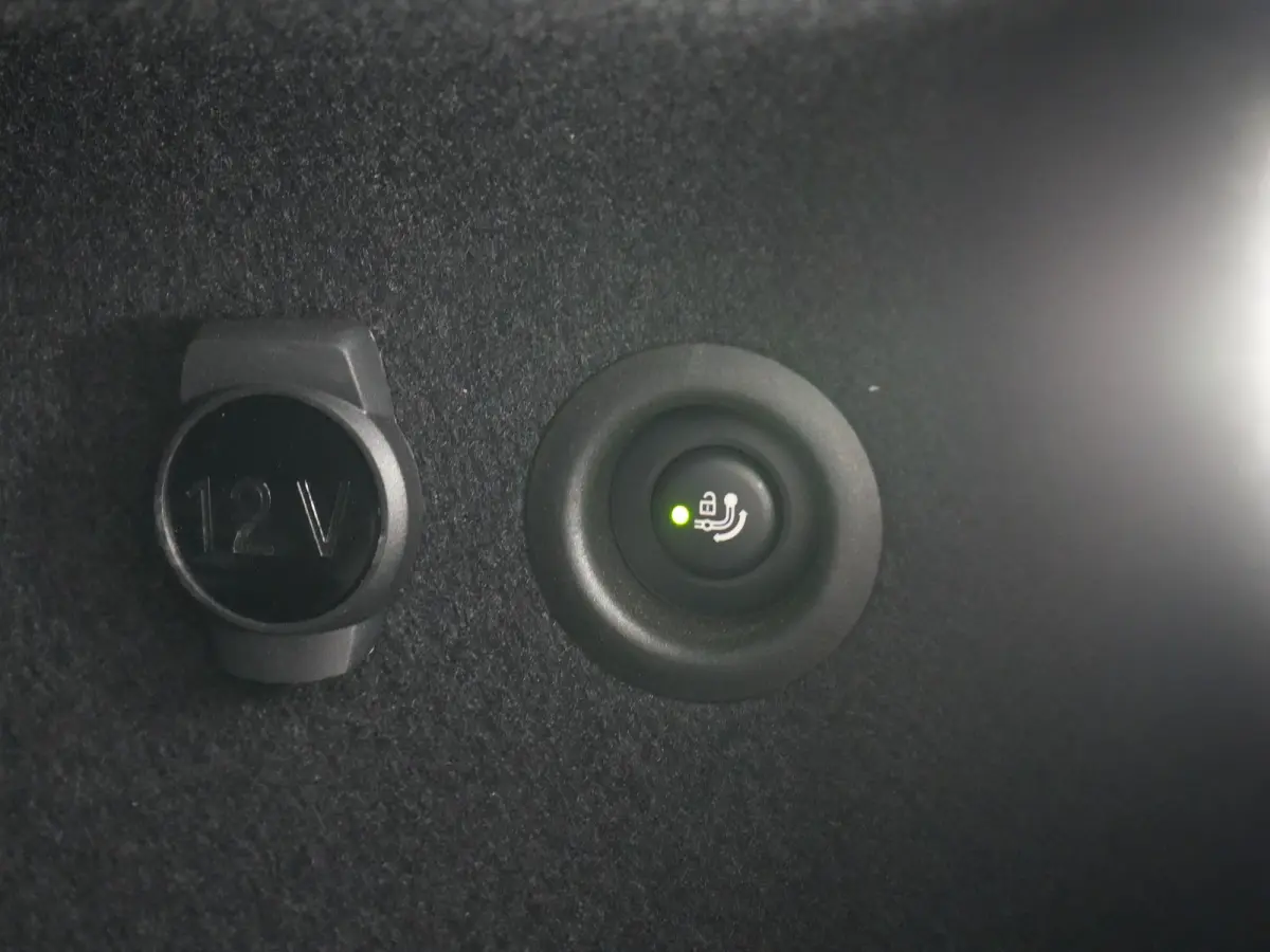 xDrive30e X Line PHEV 326pk Dealer O.H. | Trekhaak Af Fabriek | Panodak | Camera | Harman / Kardon | Lederen Voorstoelen Memory & Verwarmd | Sfeerverlichting | Apple Carplay | Navigatie | DA