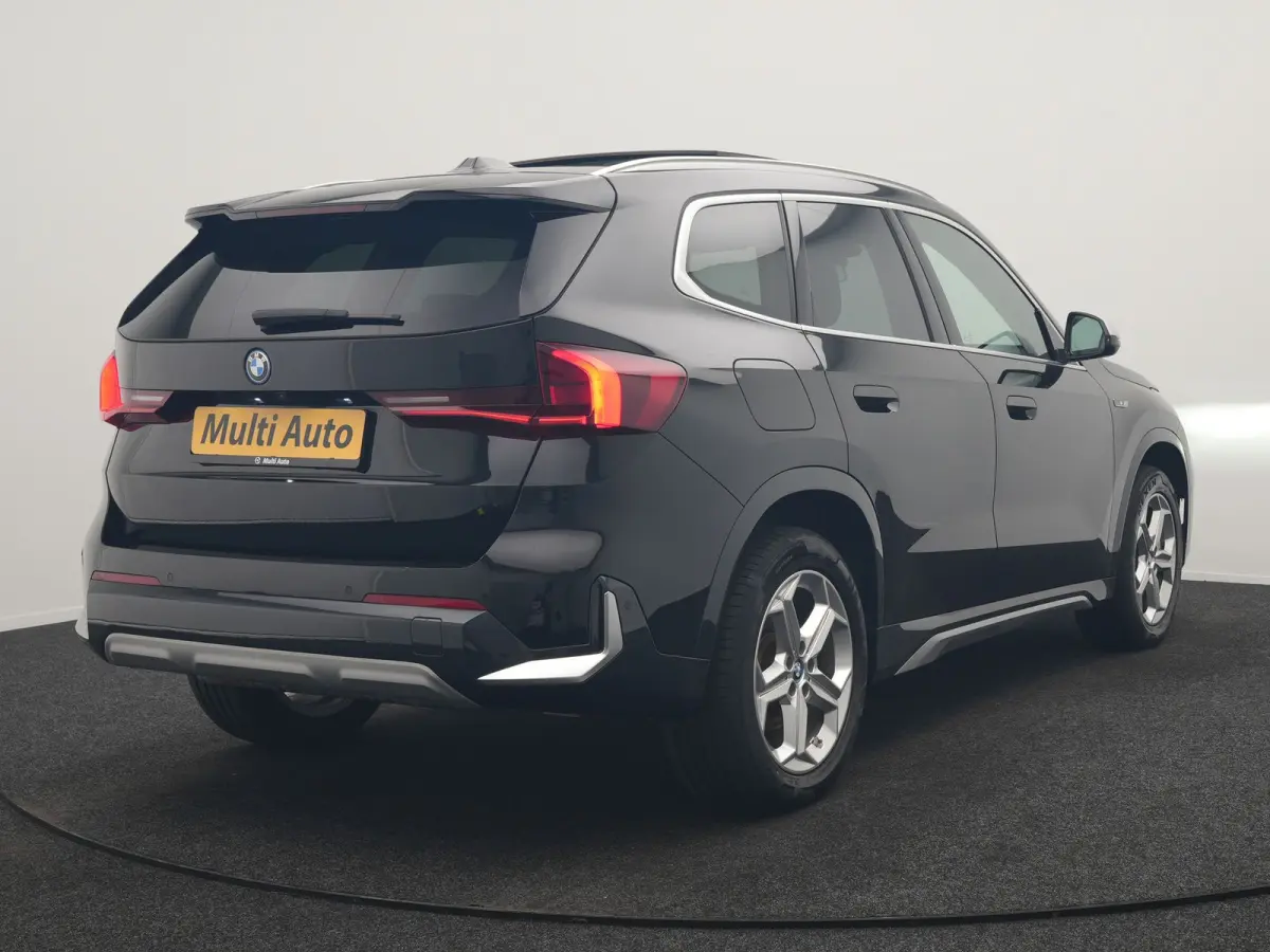 xDrive30e X Line PHEV 326pk Dealer O.H. | Trekhaak Af Fabriek | Panodak | Camera | Harman / Kardon | Lederen Voorstoelen Memory & Verwarmd | Sfeerverlichting | Apple Carplay | Navigatie | DA
