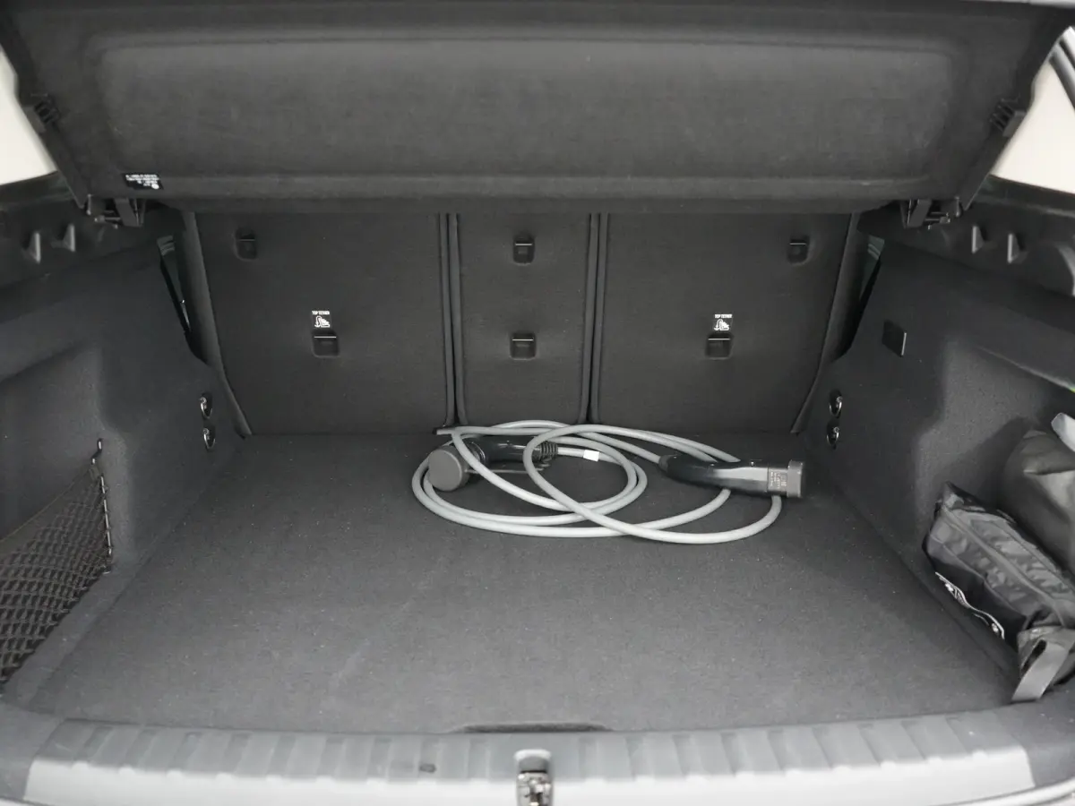 xDrive30e X Line PHEV 326pk Dealer O.H. | Trekhaak Af Fabriek | Panodak | Camera | Harman / Kardon | Lederen Voorstoelen Memory & Verwarmd | Sfeerverlichting | Apple Carplay | Navigatie | DA