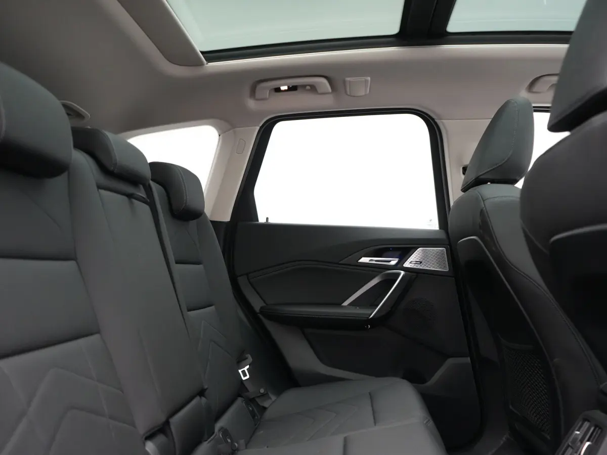 xDrive30e X Line PHEV 326pk Dealer O.H. | Trekhaak Af Fabriek | Panodak | Camera | Harman / Kardon | Lederen Voorstoelen Memory & Verwarmd | Sfeerverlichting | Apple Carplay | Navigatie | DA