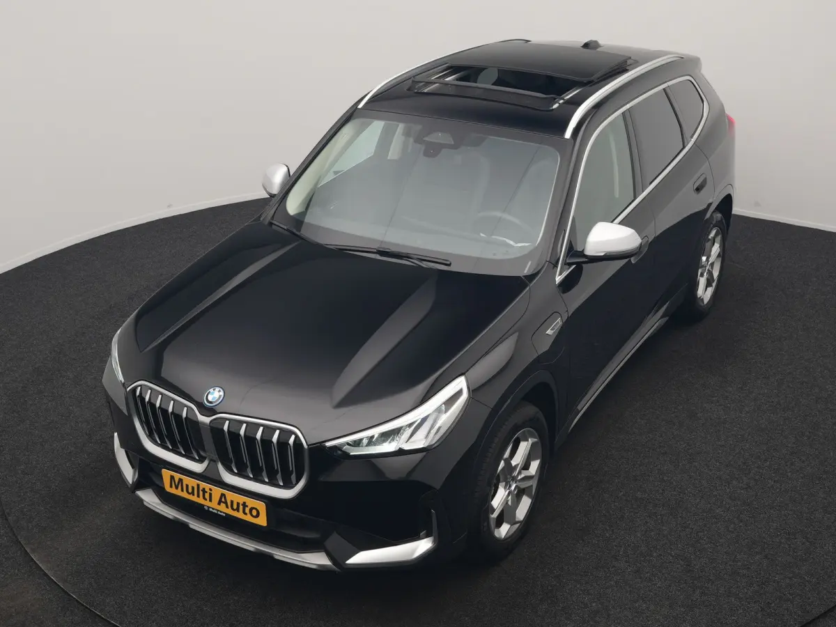 xDrive30e X Line PHEV 326pk Dealer O.H. | Trekhaak Af Fabriek | Panodak | Camera | Harman / Kardon | Lederen Voorstoelen Memory & Verwarmd | Sfeerverlichting | Apple Carplay | Navigatie | DA