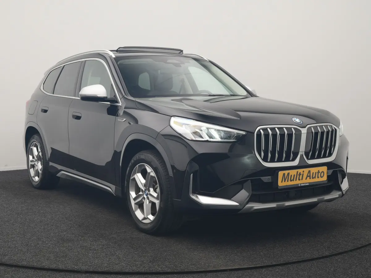 xDrive30e X Line PHEV 326pk Dealer O.H. | Trekhaak Af Fabriek | Panodak | Camera | Harman / Kardon | Lederen Voorstoelen Memory & Verwarmd | Sfeerverlichting | Apple Carplay | Navigatie | DA