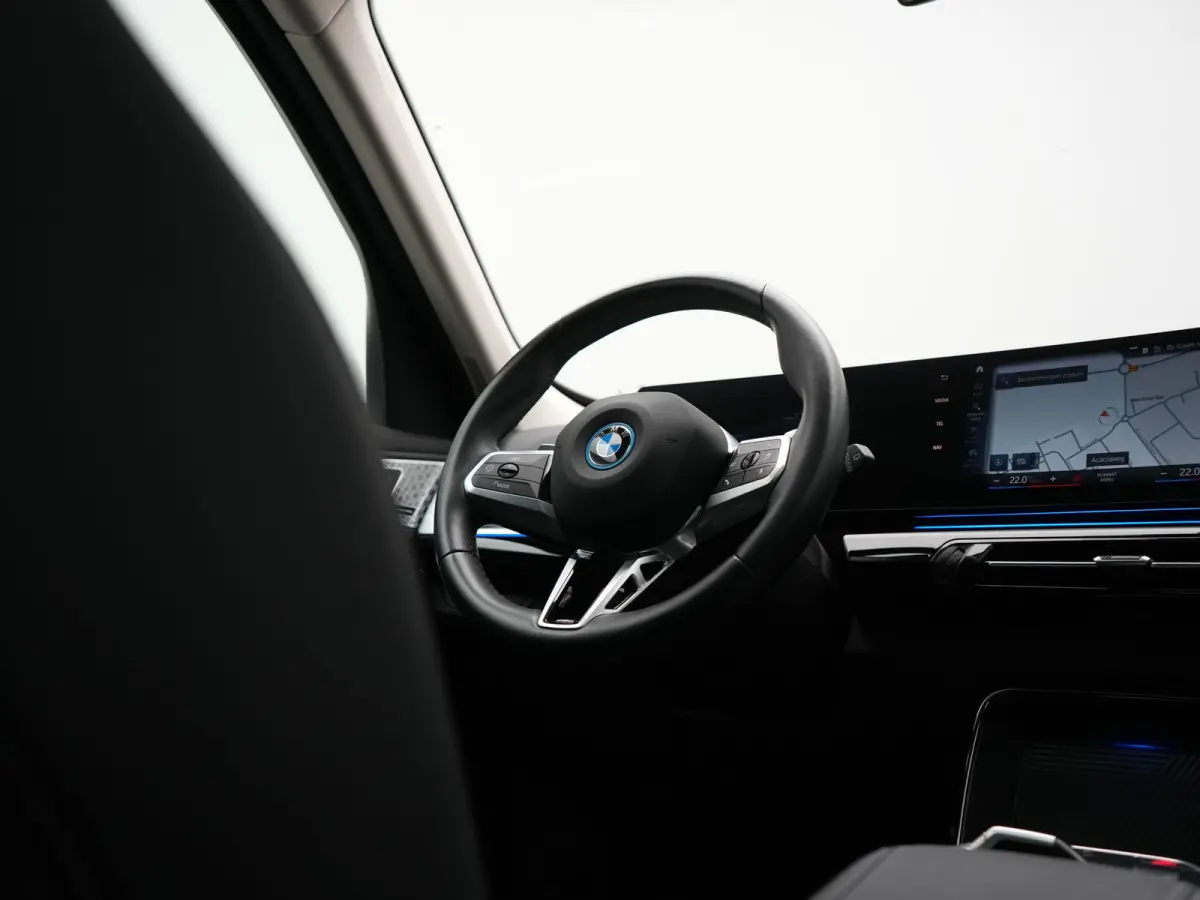 xDrive30e X Line PHEV 326pk Dealer O.H. | Trekhaak Af Fabriek | Panodak | Camera | Harman / Kardon | Lederen Voorstoelen Memory & Verwarmd | Sfeerverlichting | Apple Carplay | Navigatie | DA