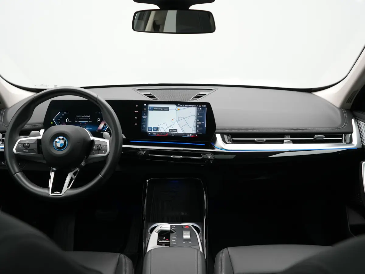 xDrive30e X Line PHEV 326pk Dealer O.H. | Trekhaak Af Fabriek | Panodak | Camera | Harman / Kardon | Lederen Voorstoelen Memory & Verwarmd | Sfeerverlichting | Apple Carplay | Navigatie | DA