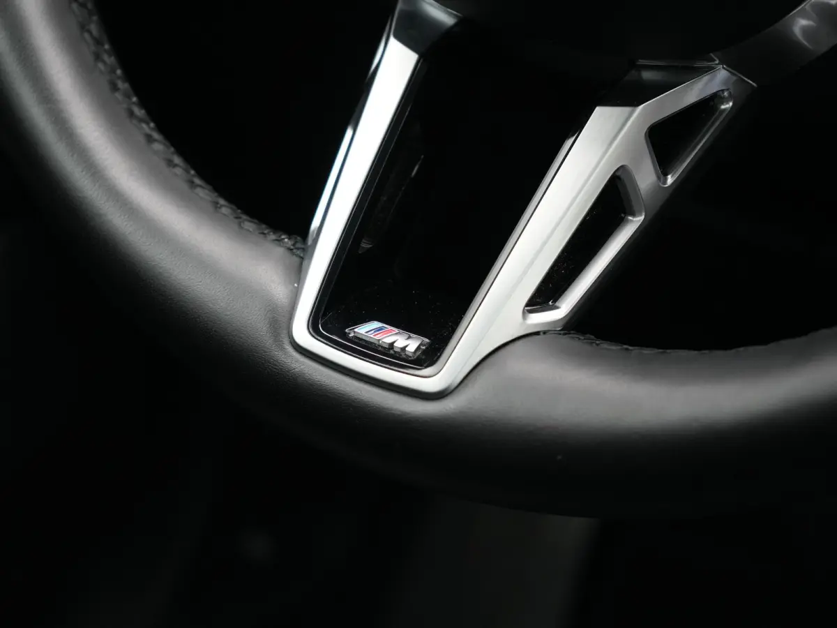 xDrive30e X Line PHEV 326pk Dealer O.H. | Trekhaak Af Fabriek | Panodak | Camera | Harman / Kardon | Lederen Voorstoelen Memory & Verwarmd | Sfeerverlichting | Apple Carplay | Navigatie | DA