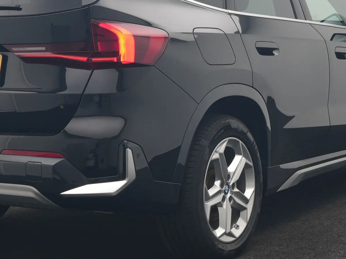 xDrive30e X Line PHEV 326pk Dealer O.H. | Trekhaak Af Fabriek | Panodak | Camera | Harman / Kardon | Lederen Voorstoelen Memory & Verwarmd | Sfeerverlichting | Apple Carplay | Navigatie | DA