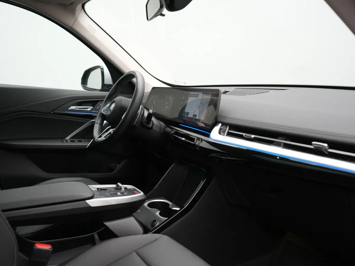 xDrive30e X Line PHEV 326pk Dealer O.H. | Trekhaak Af Fabriek | Panodak | Camera | Harman / Kardon | Lederen Voorstoelen Memory & Verwarmd | Sfeerverlichting | Apple Carplay | Navigatie | DA