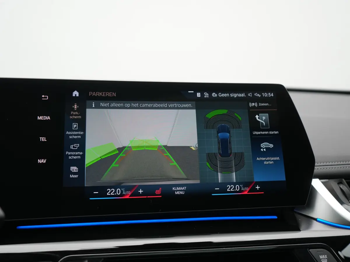xDrive30e X Line PHEV 326pk Dealer O.H. | Trekhaak Af Fabriek | Panodak | Camera | Harman / Kardon | Lederen Voorstoelen Memory & Verwarmd | Sfeerverlichting | Apple Carplay | Navigatie | DA