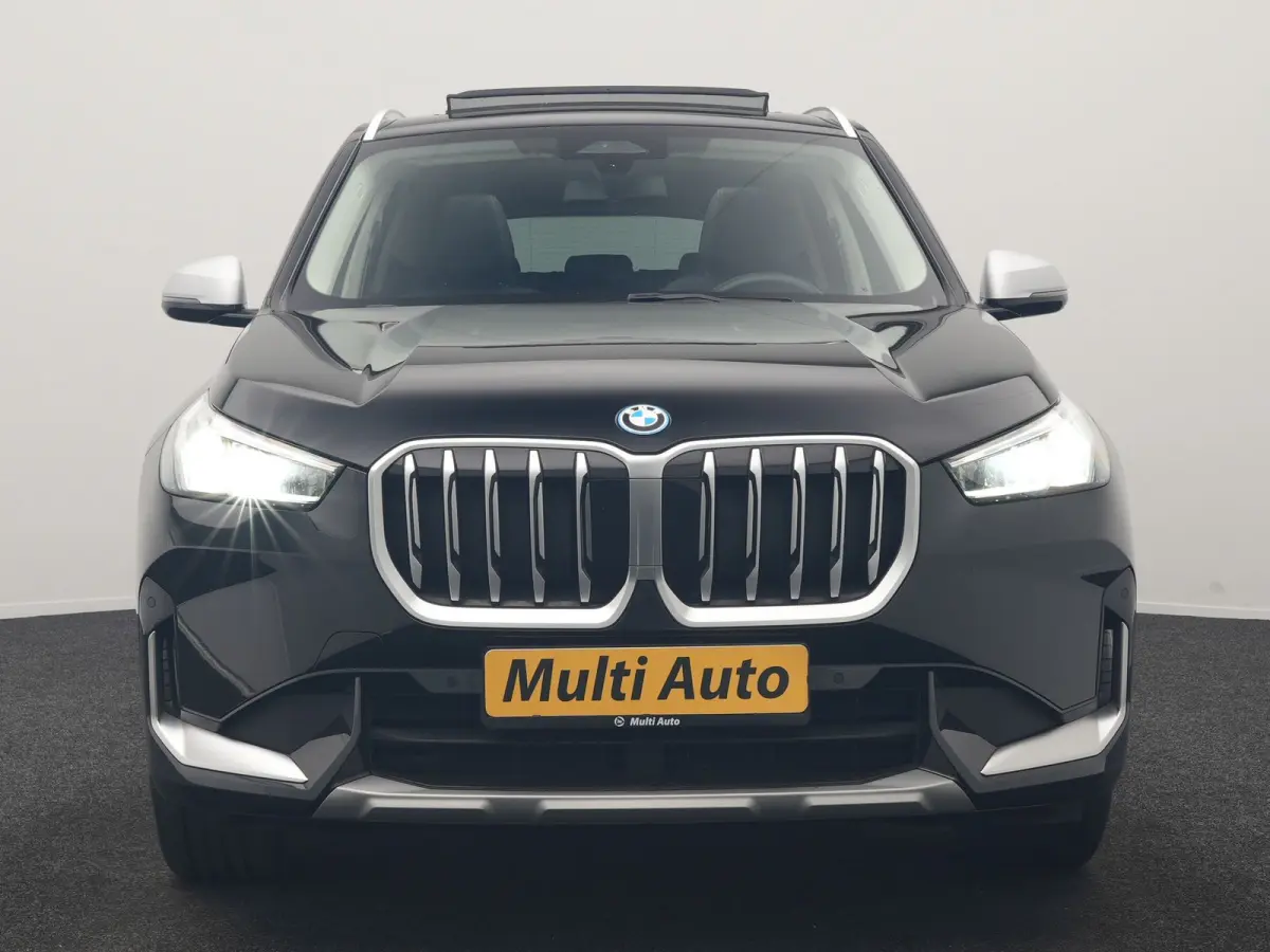 xDrive30e X Line PHEV 326pk Dealer O.H. | Trekhaak Af Fabriek | Panodak | Camera | Harman / Kardon | Lederen Voorstoelen Memory & Verwarmd | Sfeerverlichting | Apple Carplay | Navigatie | DA