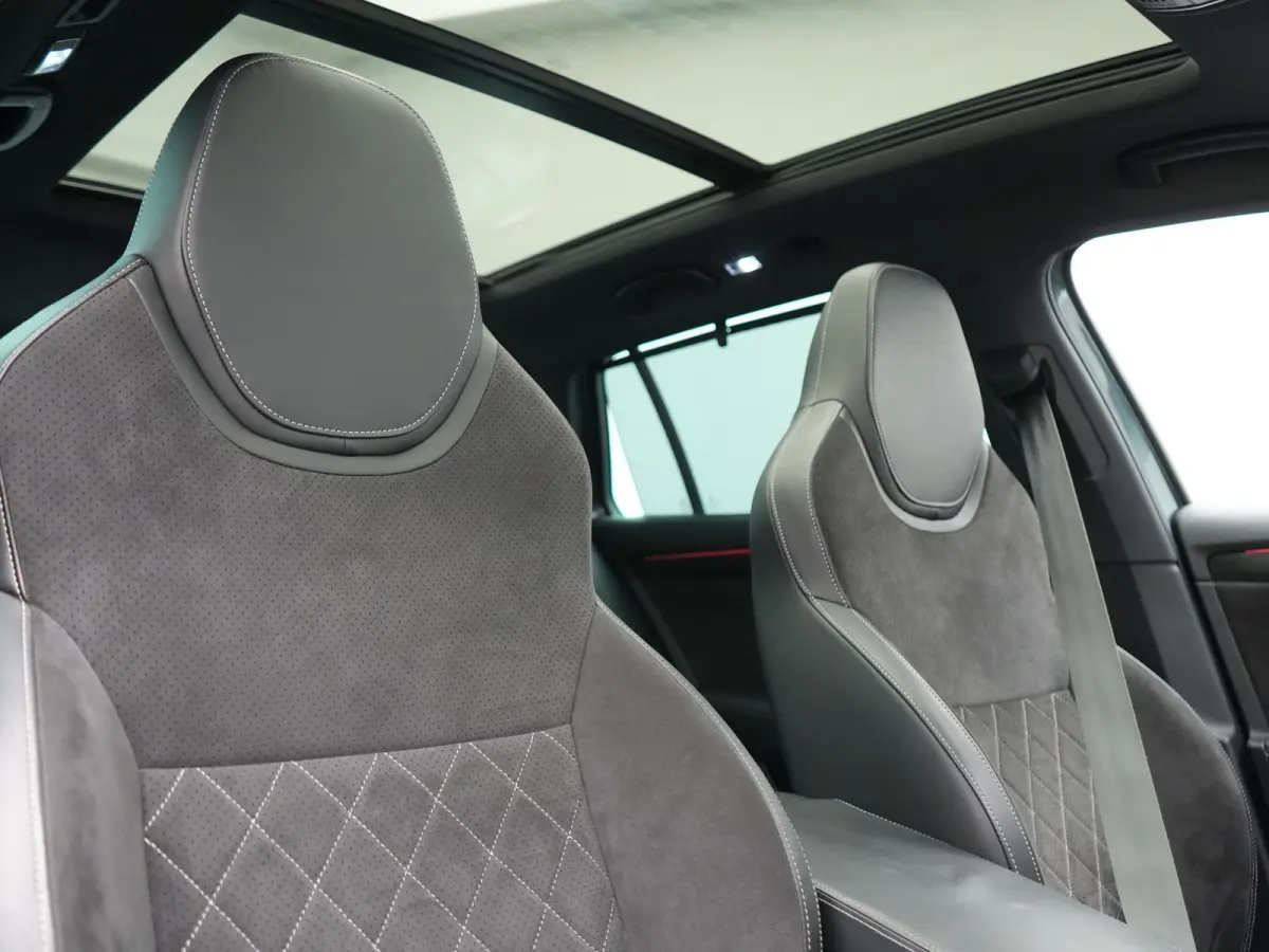1.4 TSI iV Sportline Business PHEV 218pk Dealer O.H. | Trekhaak Af Fabriek | Panodak | Adaptive Cruise | 360 Camera | Alcantara Sportstoelen Memory & Verwarmd | Stuur Verwarmd | Blis | Keyle