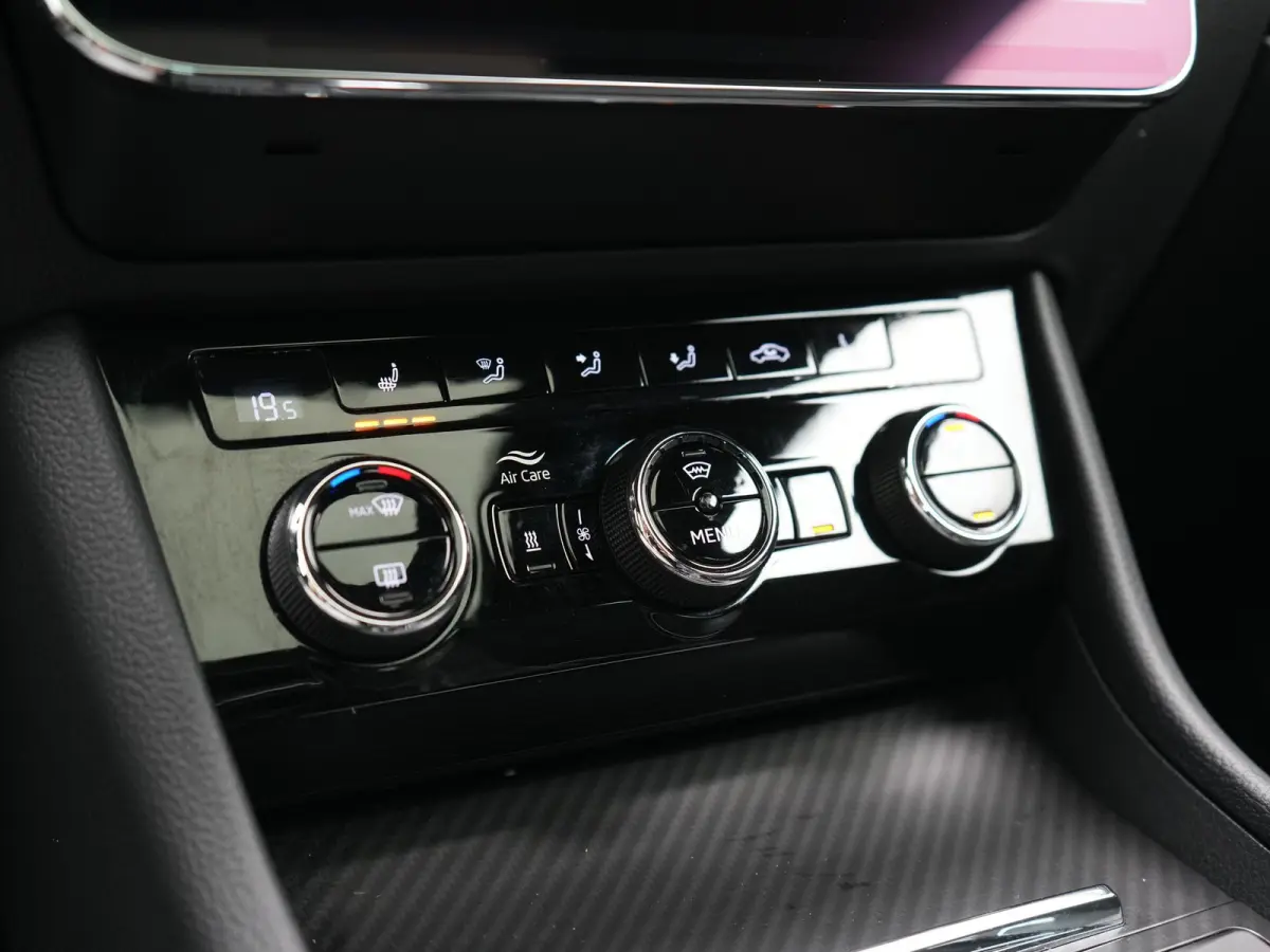 1.4 TSI iV Sportline Business PHEV 218pk Dealer O.H. | Trekhaak Af Fabriek | Panodak | Adaptive Cruise | 360 Camera | Alcantara Sportstoelen Memory & Verwarmd | Stuur Verwarmd | Blis | Keyle