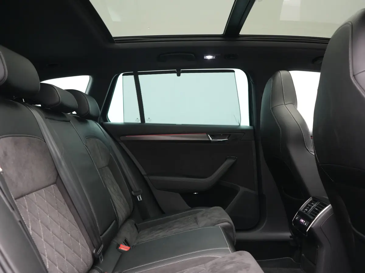 1.4 TSI iV Sportline Business PHEV 218pk Dealer O.H. | Trekhaak Af Fabriek | Panodak | Adaptive Cruise | 360 Camera | Alcantara Sportstoelen Memory & Verwarmd | Stuur Verwarmd | Blis | Keyle