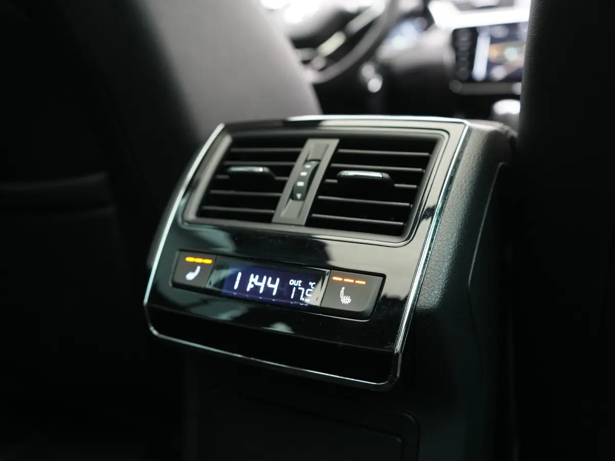 1.4 TSI iV Sportline Business PHEV 218pk Dealer O.H. | Trekhaak Af Fabriek | Panodak | Adaptive Cruise | 360 Camera | Alcantara Sportstoelen Memory & Verwarmd | Stuur Verwarmd | Blis | Keyle