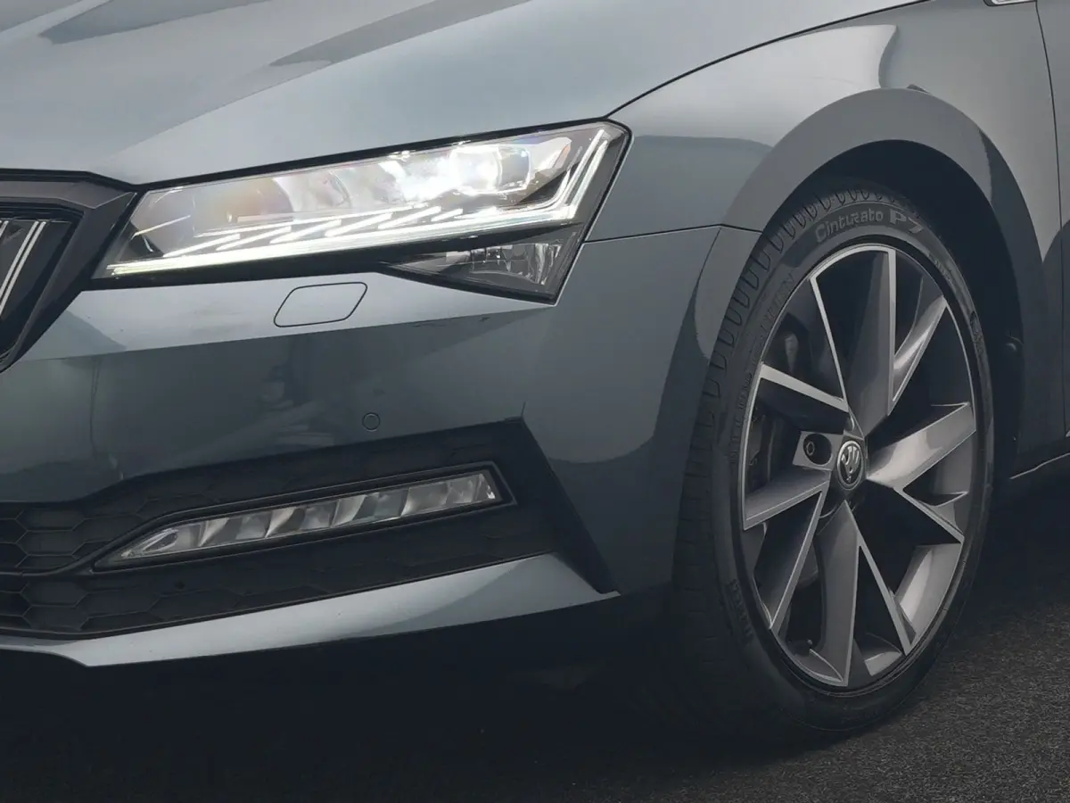 1.4 TSI iV Sportline Business PHEV 218pk Dealer O.H. | Trekhaak Af Fabriek | Panodak | Adaptive Cruise | 360 Camera | Alcantara Sportstoelen Memory & Verwarmd | Stuur Verwarmd | Blis | Keyle