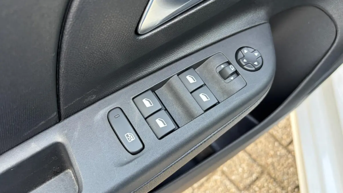 Electric Corsa-e 50KWH 136PK BUSINESS EDITION SOH 100% / NAVI / CLIMA / LED / PDC / CAMERA / KEYLESS / BLUETOOTH / CRUISECONTROL !!
