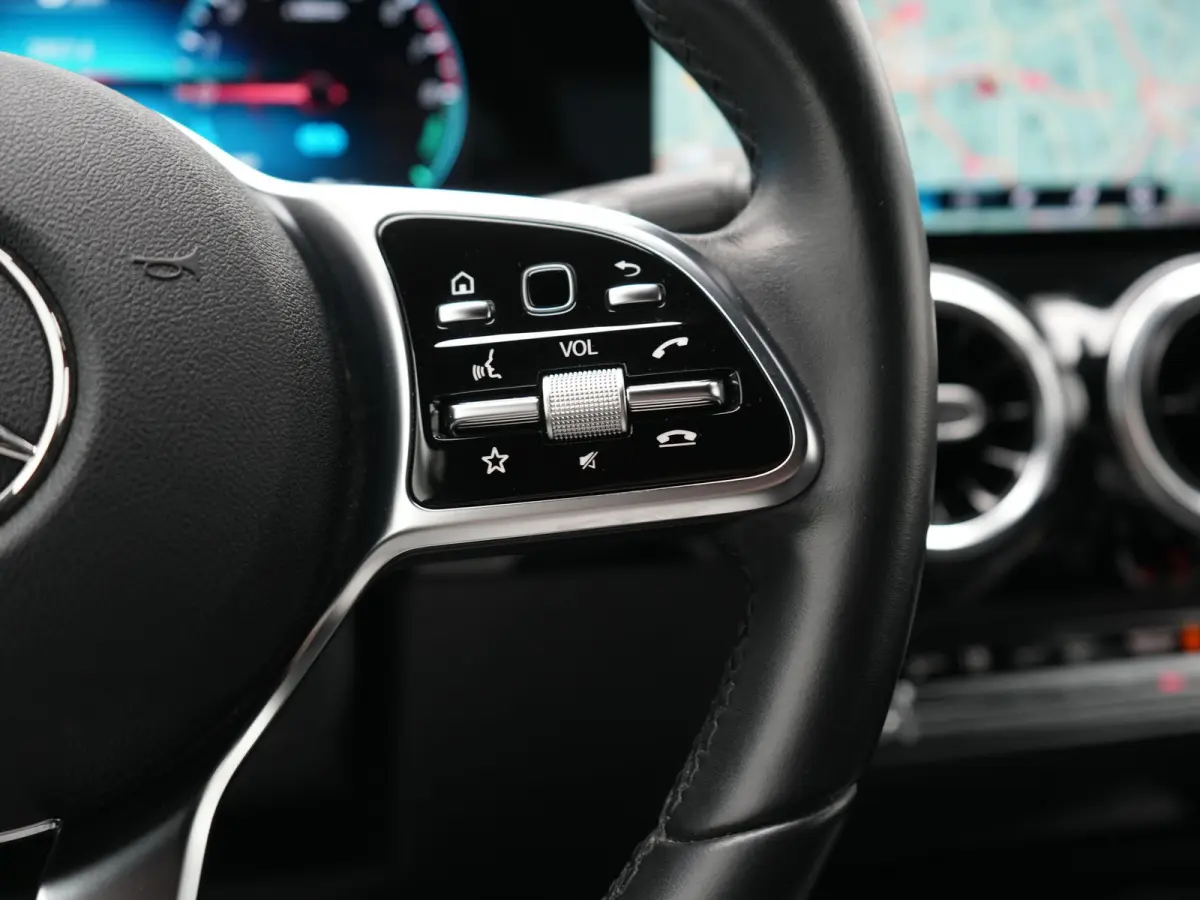 250 e Advantage PHEV 218pk Dealer O.H. | Trekhaak Af Fabriek | Adaptive Cruise | Head Up | Burmester Audio | Camera | Lederen Sportstoelen Memory & Verwarmd | BLIS | Apple Carplay | Widescre