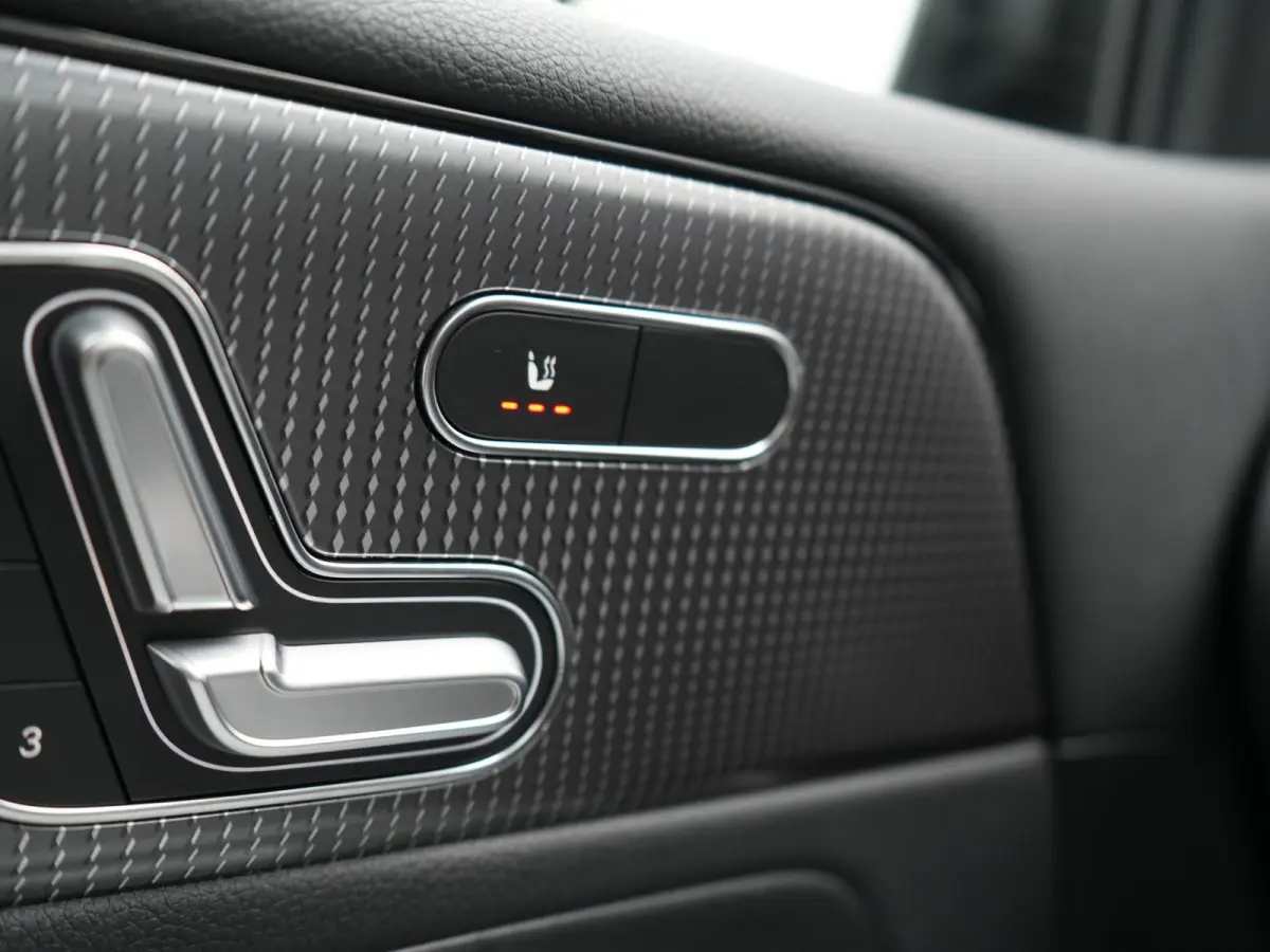 250 e Advantage PHEV 218pk Dealer O.H. | Trekhaak Af Fabriek | Adaptive Cruise | Head Up | Burmester Audio | Camera | Lederen Sportstoelen Memory & Verwarmd | BLIS | Apple Carplay | Widescre