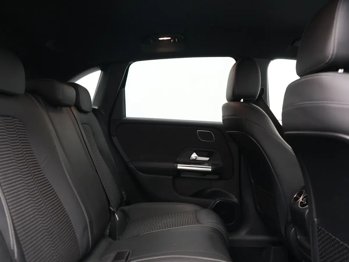 250 e Advantage PHEV 218pk Dealer O.H. | Trekhaak Af Fabriek | Adaptive Cruise | Head Up | Burmester Audio | Camera | Lederen Sportstoelen Memory & Verwarmd | BLIS | Apple Carplay | Widescre