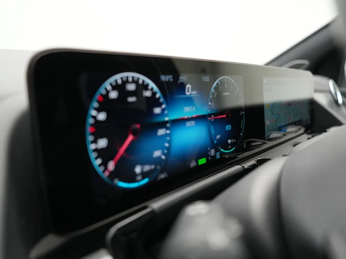 250 e Advantage PHEV 218pk Dealer O.H. | Trekhaak Af Fabriek | Adaptive Cruise | Head Up | Burmester Audio | Camera | Lederen Sportstoelen Memory & Verwarmd | BLIS | Apple Carplay | Widescre