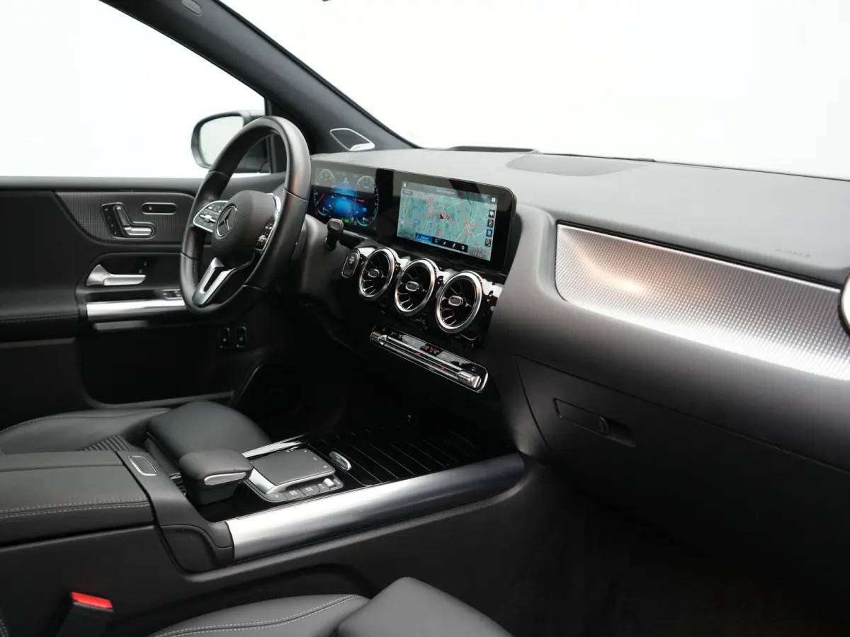 250 e Advantage PHEV 218pk Dealer O.H. | Trekhaak Af Fabriek | Adaptive Cruise | Head Up | Burmester Audio | Camera | Lederen Sportstoelen Memory & Verwarmd | BLIS | Apple Carplay | Widescre