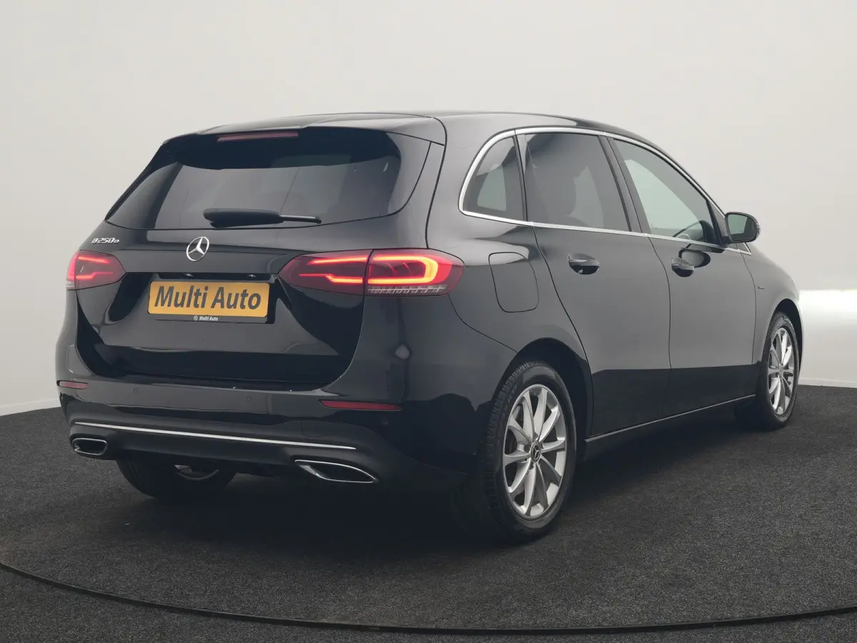 250 e Advantage PHEV 218pk Dealer O.H. | Trekhaak Af Fabriek | Adaptive Cruise | Head Up | Burmester Audio | Camera | Lederen Sportstoelen Memory & Verwarmd | BLIS | Apple Carplay | Widescre