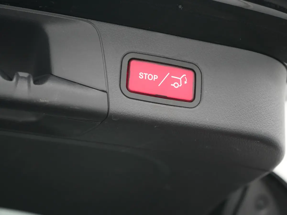 250 e Advantage PHEV 218pk Dealer O.H. | Trekhaak Af Fabriek | Adaptive Cruise | Head Up | Burmester Audio | Camera | Lederen Sportstoelen Memory & Verwarmd | BLIS | Apple Carplay | Widescre