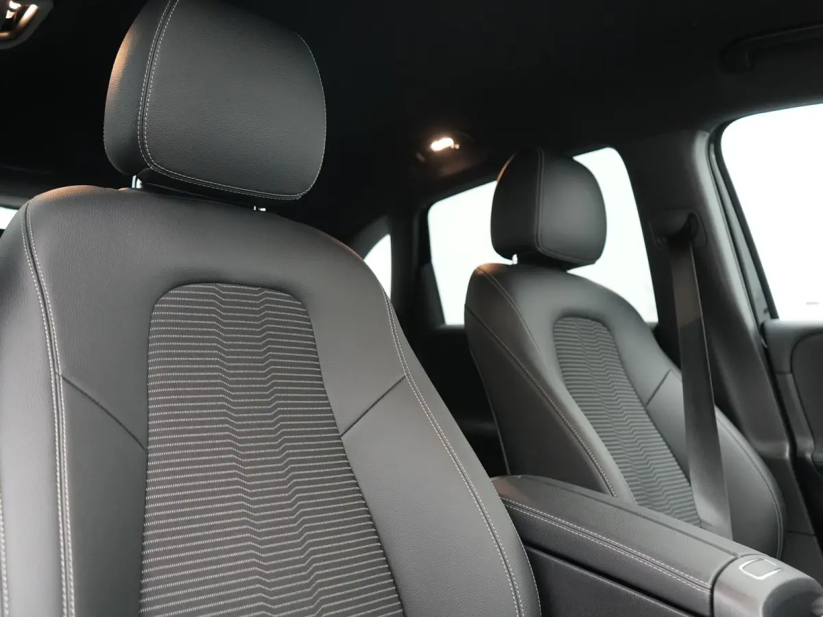 250 e Advantage PHEV 218pk Dealer O.H. | Trekhaak Af Fabriek | Adaptive Cruise | Head Up | Burmester Audio | Camera | Lederen Sportstoelen Memory & Verwarmd | BLIS | Apple Carplay | Widescre