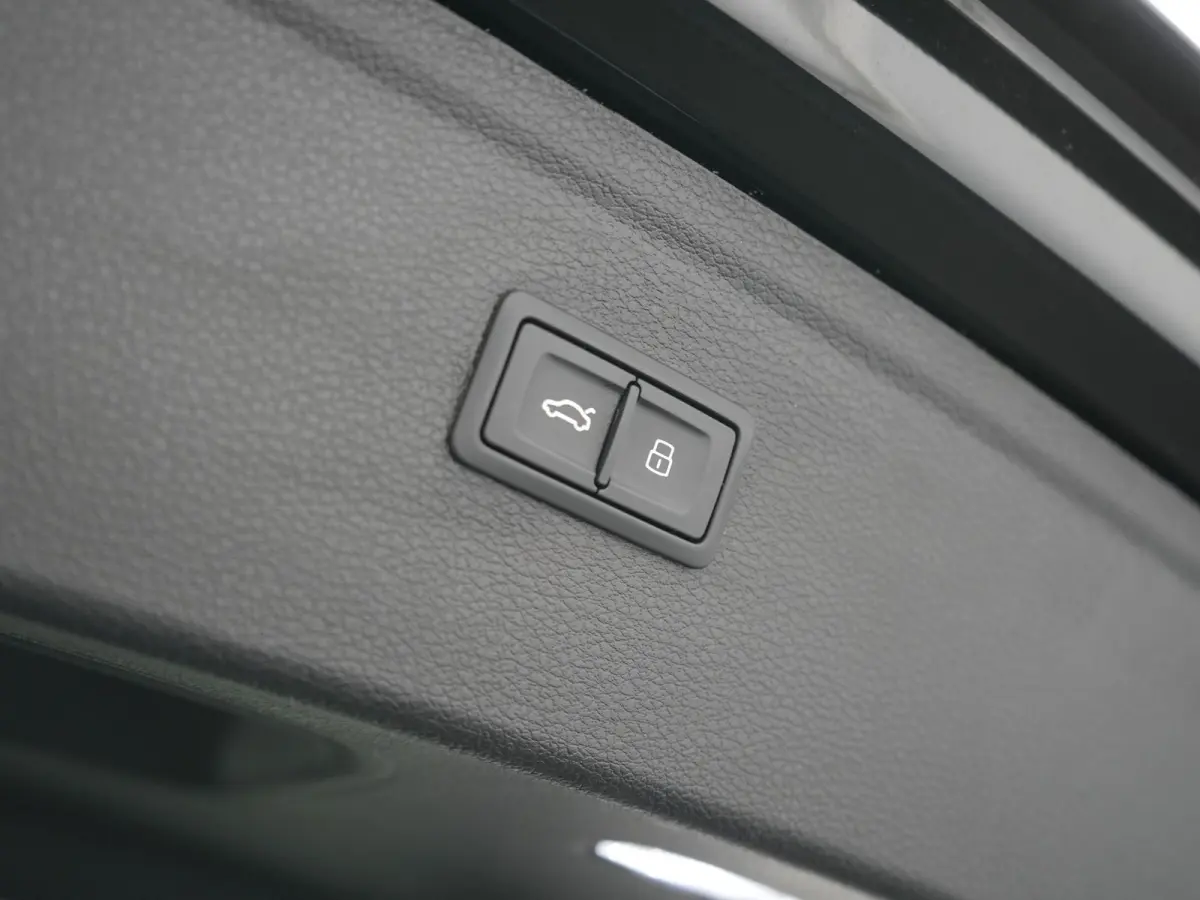50 TFSI e 2x S Line PHEV 300pk Dealer O.H. | Panodak | 360 Camera | Head Up | Lederen Sportstoelen Verwarmd | Keyless | Apple Carplay | Cruise Control | Virtual Cockpit | Navigatie | DAB | 1
