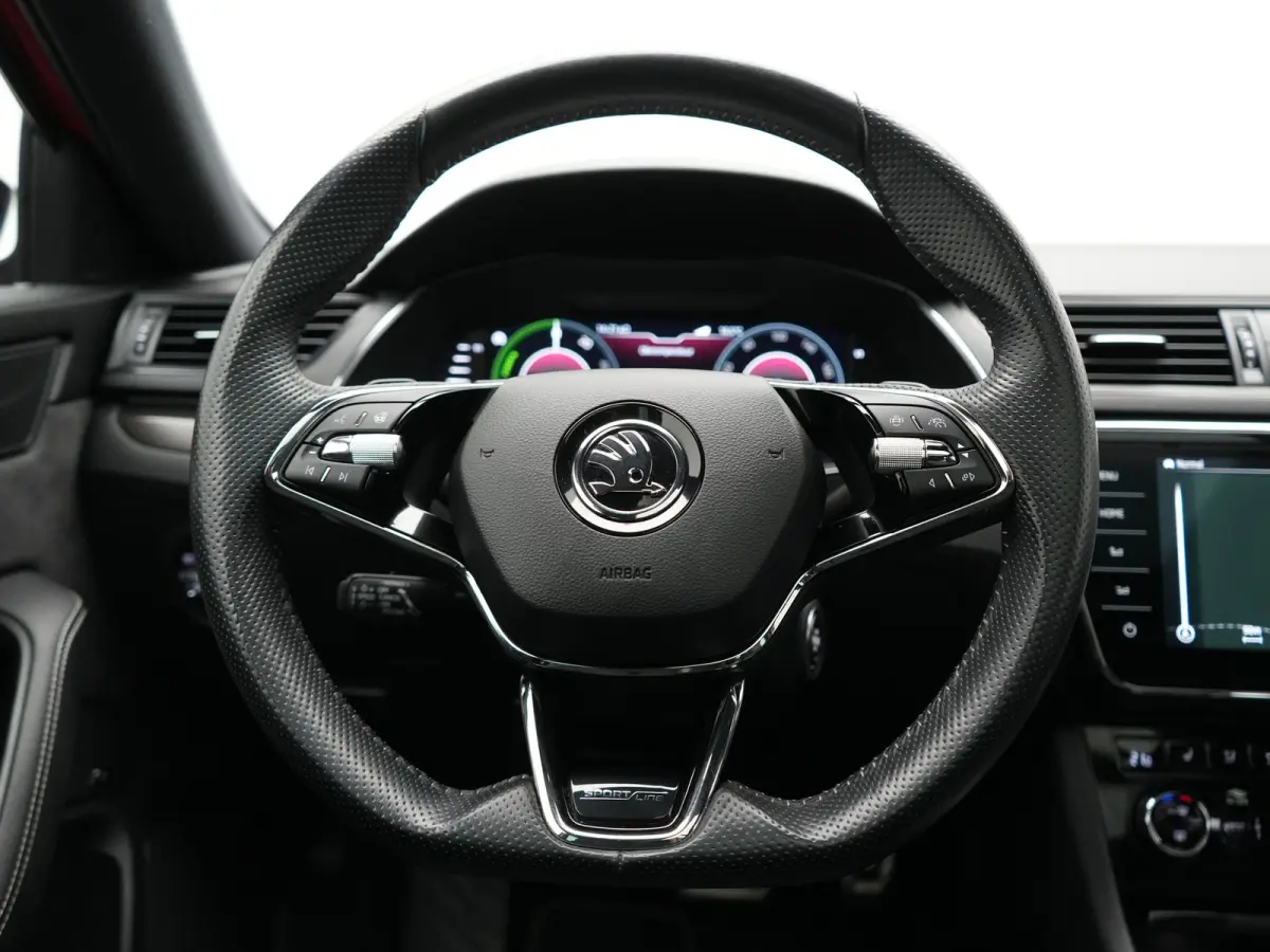 1.4 TSI iV Sportline Business PHEV 218pk Dealer O.H. | Trekhaak Af Fabriek | Panodak | Adaptive Cruise | SOH 89,8% | Camera | Canton Audio | Alcantara Sportstoelen Memory & Verwarmd | Stuur 