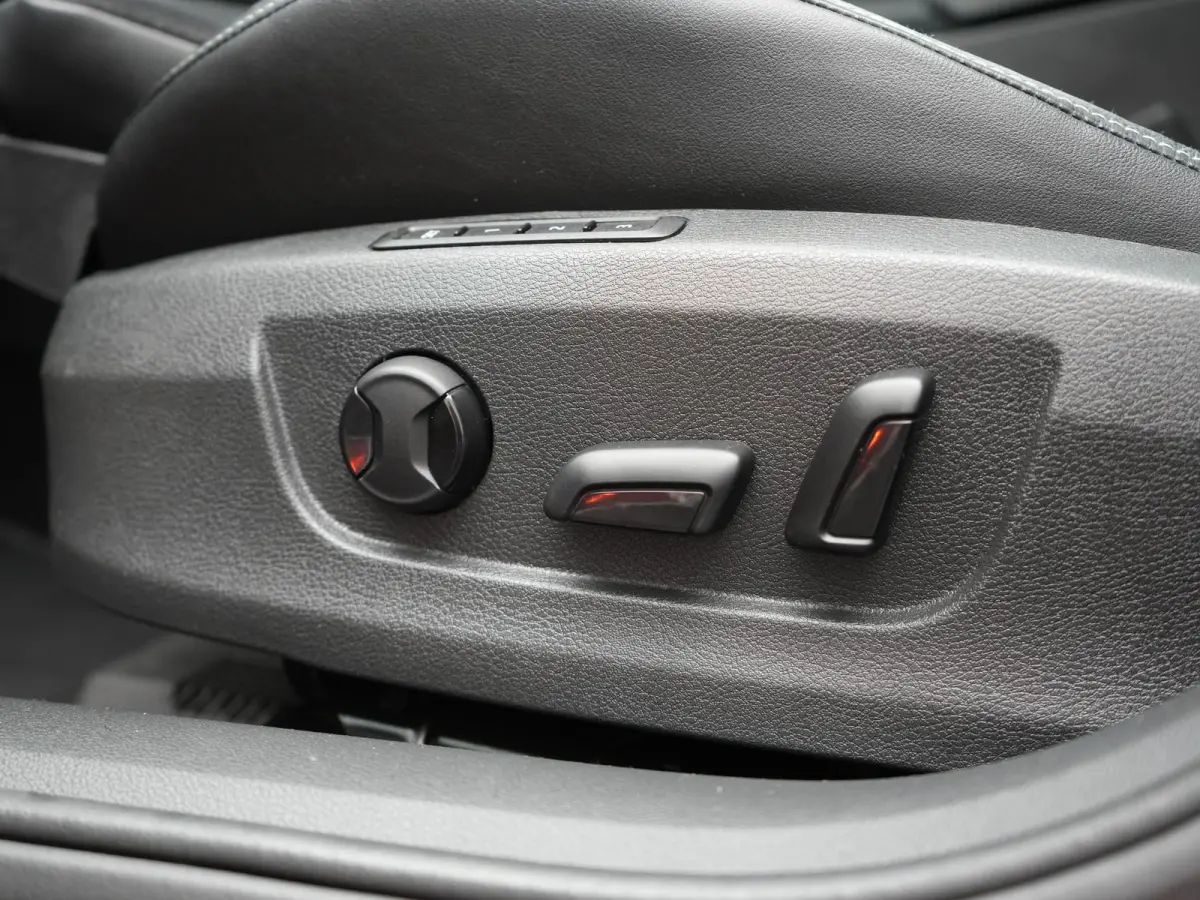 1.4 TSI iV Sportline Business PHEV 218pk Dealer O.H. | Trekhaak Af Fabriek | Panodak | Adaptive Cruise | SOH 89,8% | Camera | Canton Audio | Alcantara Sportstoelen Memory & Verwarmd | Stuur 