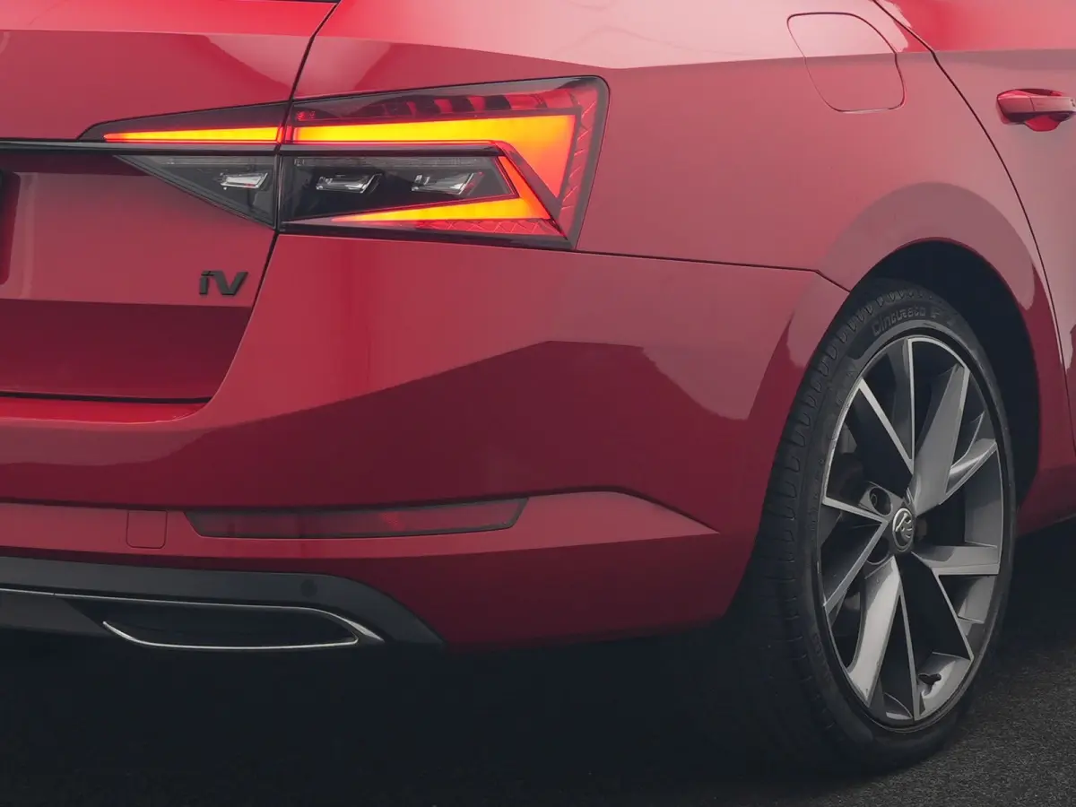 1.4 TSI iV Sportline Business PHEV 218pk Dealer O.H. | Trekhaak Af Fabriek | Panodak | Adaptive Cruise | SOH 89,8% | Camera | Canton Audio | Alcantara Sportstoelen Memory & Verwarmd | Stuur 