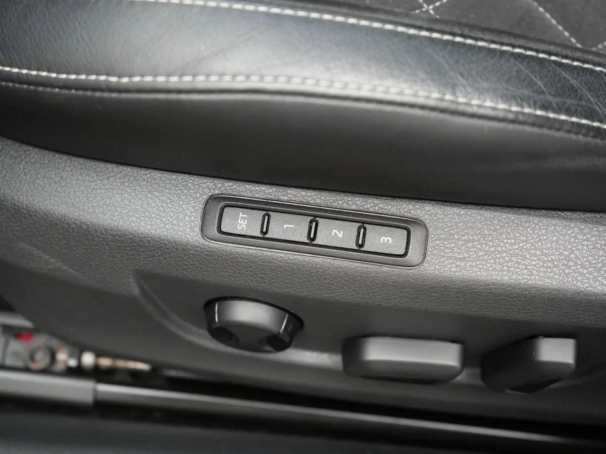 1.4 TSI iV Sportline Business PHEV 218pk Dealer O.H. | Trekhaak Af Fabriek | Panodak | Adaptive Cruise | SOH 89,8% | Camera | Canton Audio | Alcantara Sportstoelen Memory & Verwarmd | Stuur 