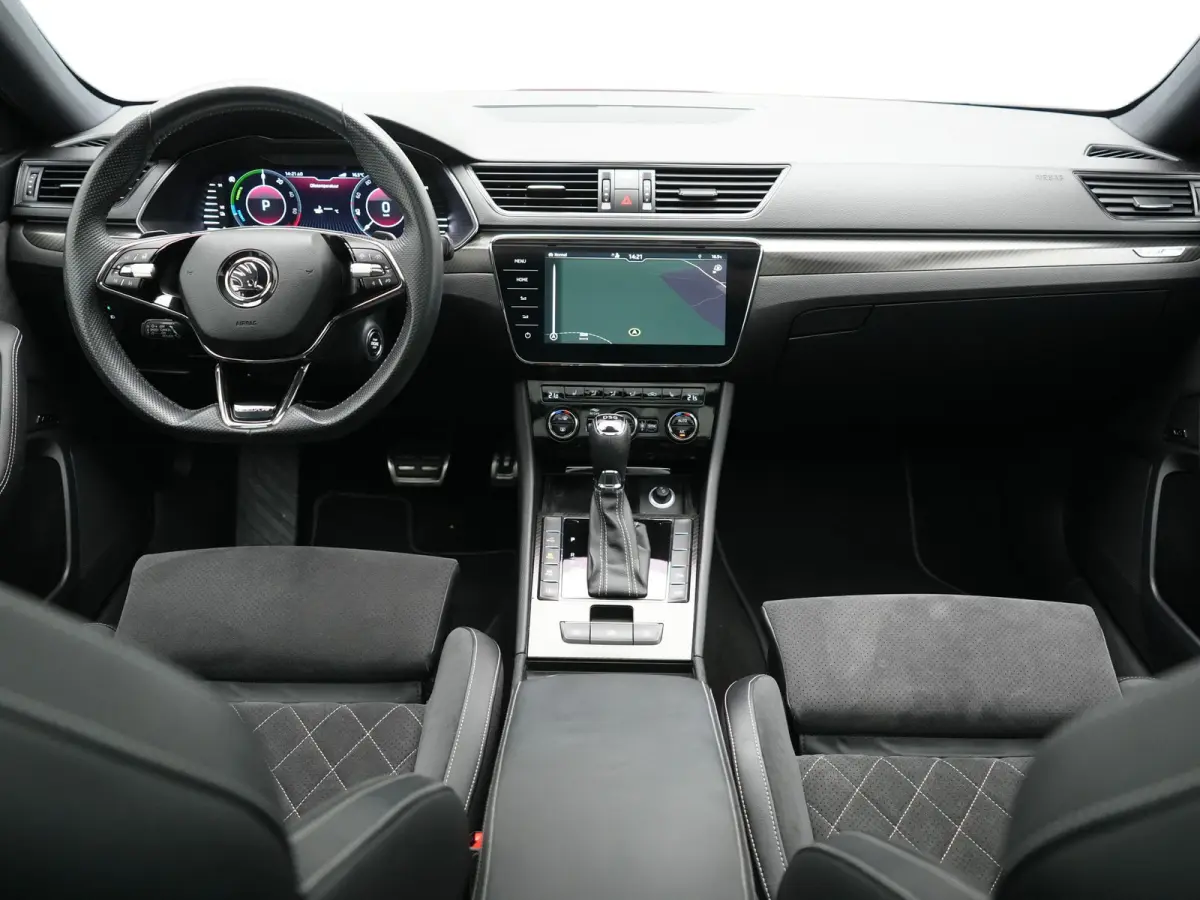 1.4 TSI iV Sportline Business PHEV 218pk Dealer O.H. | Trekhaak Af Fabriek | Panodak | Adaptive Cruise | SOH 89,8% | Camera | Canton Audio | Alcantara Sportstoelen Memory & Verwarmd | Stuur 