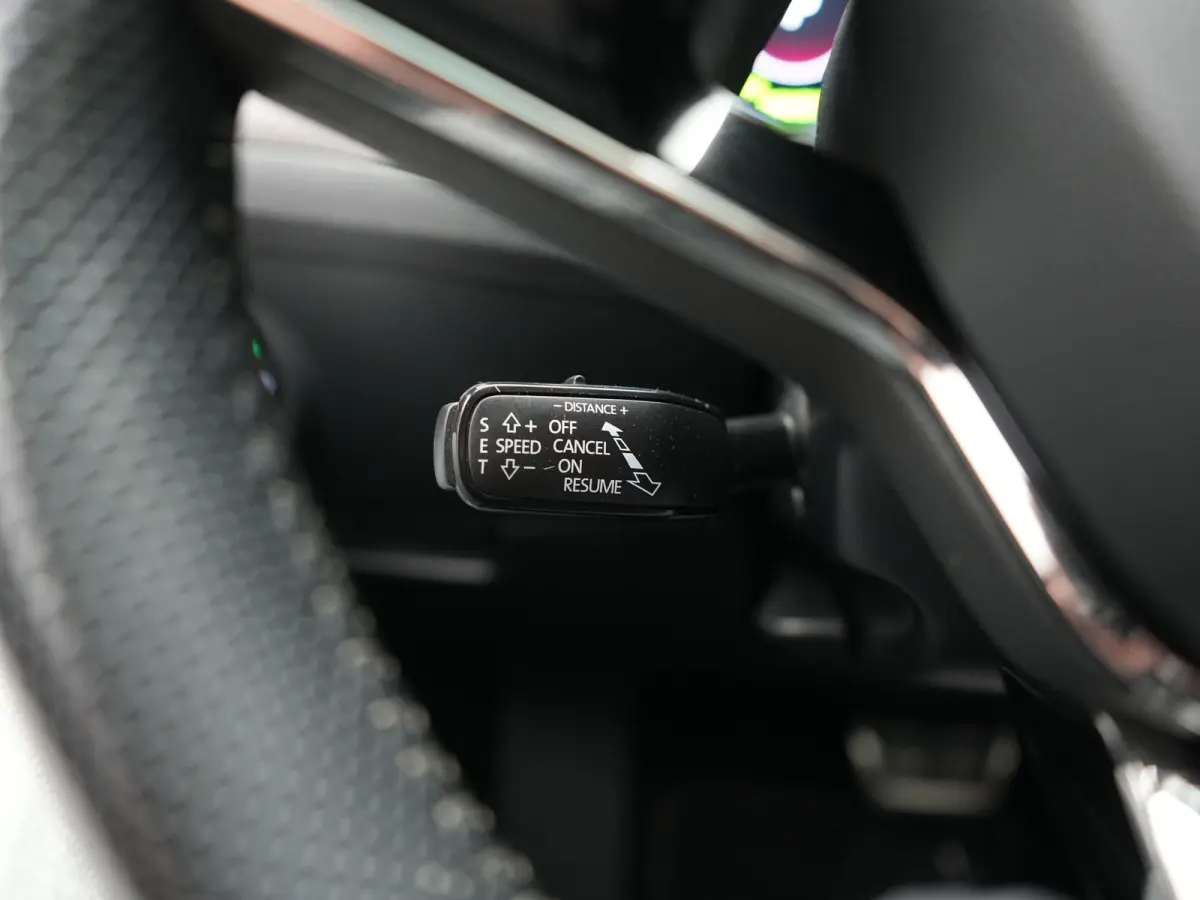 1.4 TSI iV Sportline Business PHEV 218pk Dealer O.H. | Trekhaak Af Fabriek | Panodak | Adaptive Cruise | SOH 89,8% | Camera | Canton Audio | Alcantara Sportstoelen Memory & Verwarmd | Stuur 