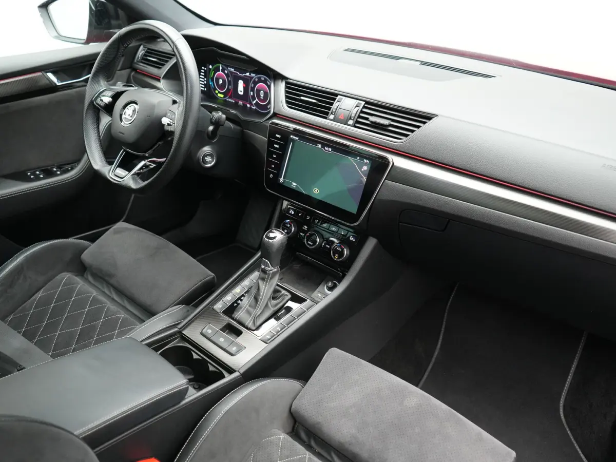 1.4 TSI iV Sportline Business PHEV 218pk Dealer O.H. | Trekhaak Af Fabriek | Panodak | Adaptive Cruise | SOH 89,8% | Camera | Canton Audio | Alcantara Sportstoelen Memory & Verwarmd | Stuur 